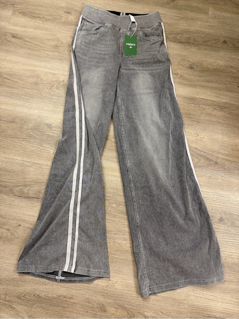 New Halara Gray Wide Leg Jeans Size Small Side Stripe Stretch Denim 0075